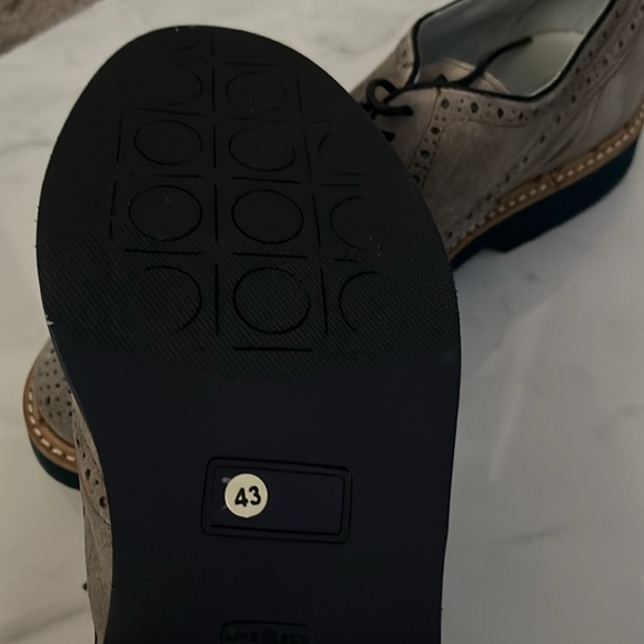 Eveet Suede Shoe - Picture 4 of 5